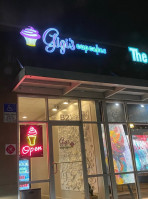 Gigi's Cupcakes inside