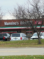 Mannino's Bakery outside