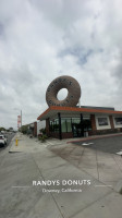 Randys Donuts outside