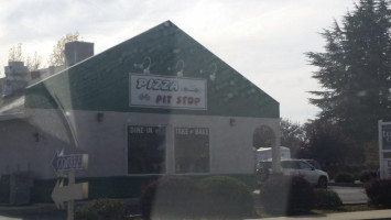 Pizza Pitt Stop outside