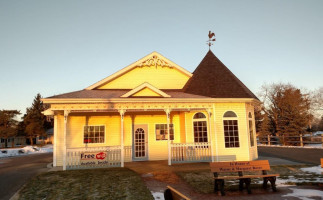 The Victorian Cafe outside