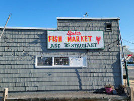 Spike's Fish Market outside