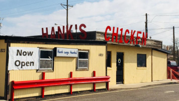 Hank's Chicken outside