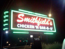 Smithfield 's Chicken 'n -b-q inside