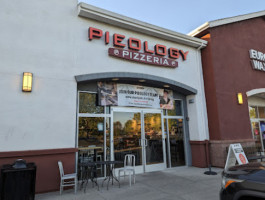 Pieology Pizzeria Camino Arroyo, Gilroy inside