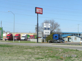 Pony Express Inn outside