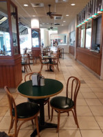Cafe Du Monde Esplanade Mall inside