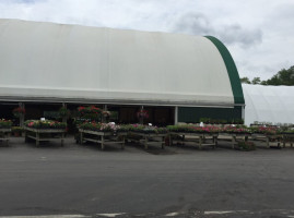 Wayne's Country Market outside