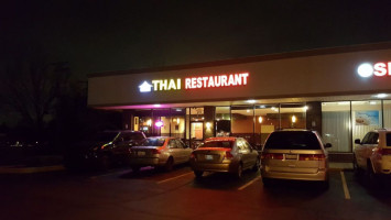 M W Thai food