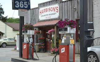 Harbison's Country Market outside