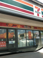 7-eleven outside