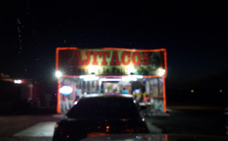 Tacos La Kalaka outside