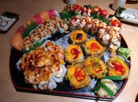 Suh Sushi food