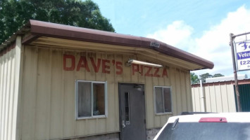 Dave's Pizza outside