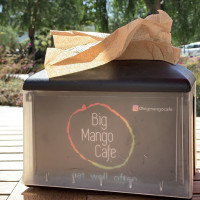 Big Mango Cafe outside