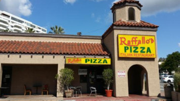 Raffallo's Pizza outside