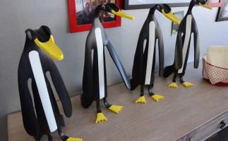 4 Penguins outside