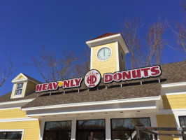 Heav'nly Donuts inside