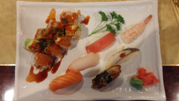 Hazumi Sushi inside