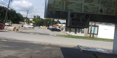 Carl's Drive-in outside