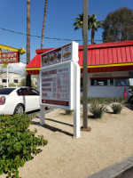 In Out Burger outside