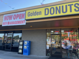 Golden Donuts outside
