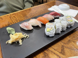 Yoitomo Sushi inside