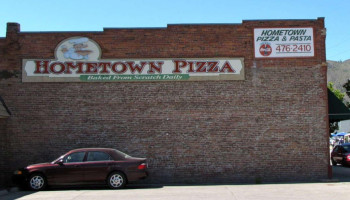 Hometown Pizza, Pasta Bakery outside