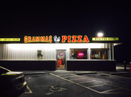 Grammas Pizza - Amelia outside