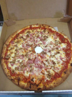 Rogers' Hometown Pizzeria food