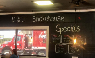 D J Smokehouse food