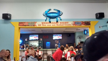 Don's Seafood inside