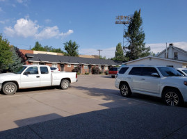 Dubeau Travelers Inn outside