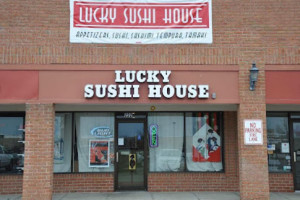 Lucky Sushi Chinese outside