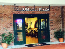 Stromboli Pizza outside
