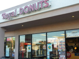 Royal Donuts outside