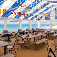 Red's And Lounge At The Sea Crest Beach inside