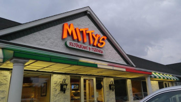 Mitty's And Pizzeria outside