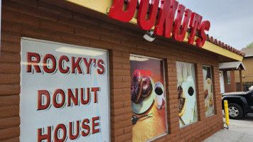 Rocky's Donut House outside