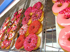 Honey Dew Donuts outside