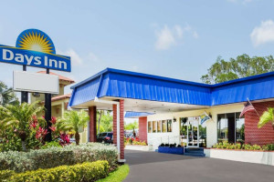 Days Inn By Wyndham Fort Myers Springs Resort outside