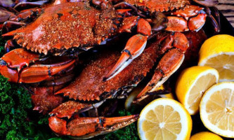 Vince's Crabhouse Of Middle River food