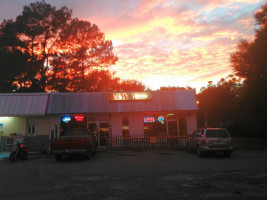 Wild Willie's outside