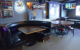 Tna's Lounge inside