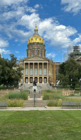 Iowa State Capitol outside