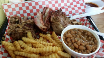 Ms. Piggy's Fish And Bbq food