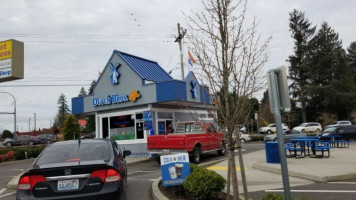 Dutch Bros outside