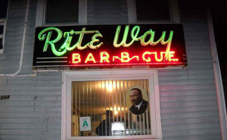 Rite-way- -b-cue House food