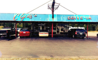 Clyde's Drive-in outside