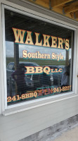 Walker's Bbq food